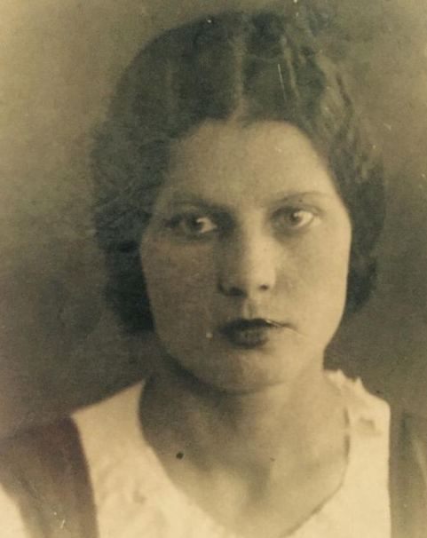 "Тонька-пулемётчица" в молодости