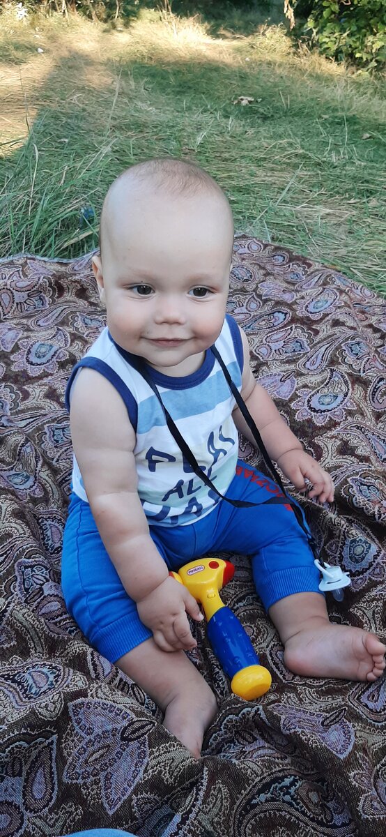 Вечером за городом на водохранилище 