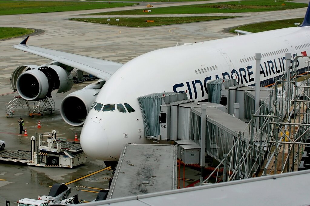 https://aviation.startbilder.de/1024/ein-airbus-380-singapore-airlines-89421.jpg
