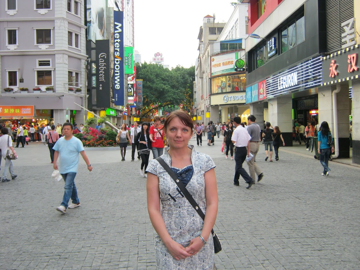 Это я в Гуанчжоу, на торговой улице.