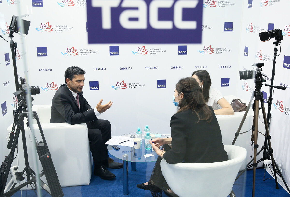 Tass news latest. ТАСС Фотобанк. ВЭФ 2022 трансляция ТАСС. Общество знание ВЭФ 2022