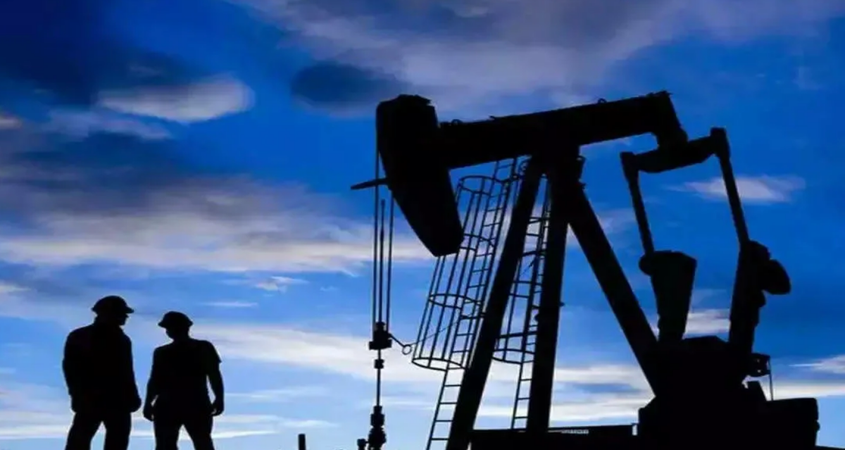 Свежий выпуск газеты The Economic Times (Индия) сообщил о том, что экспертная комиссия при индийском Президенте полностью поддерживает закупки стратегического сырья у России. Мосбиржа готовит площадку для торговли индийскими рупиями.Фото TETimes