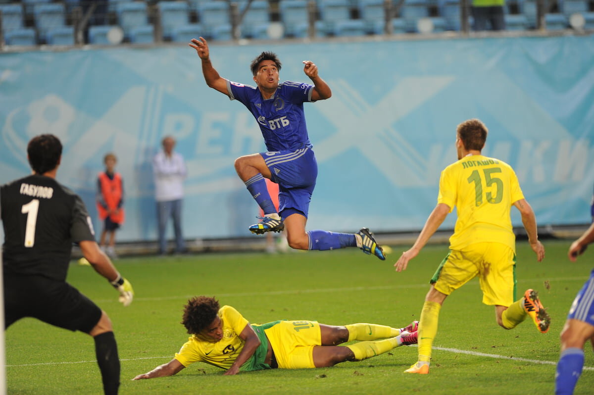 Кристиан Нобоа (в центре)