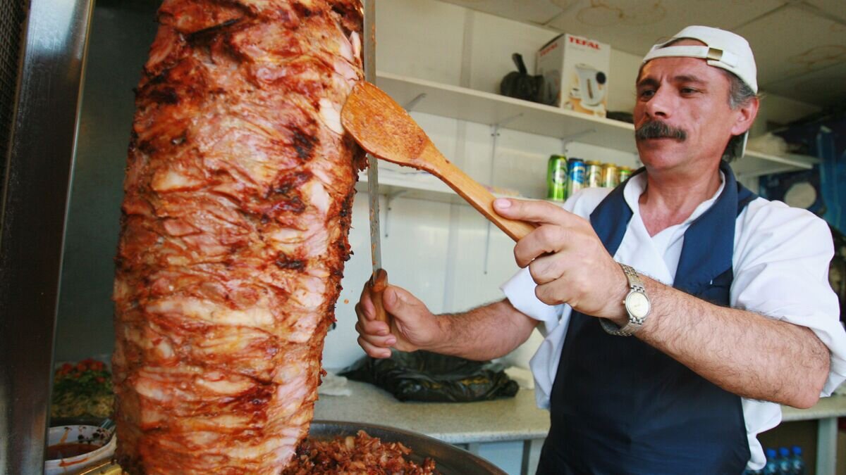    Приготовление шаурмы© РИА Новости / Руслан Кривобок