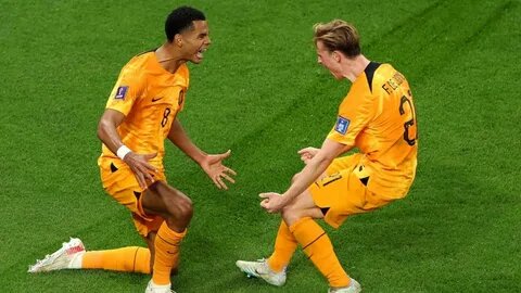 Гакпо и Де Йонг 