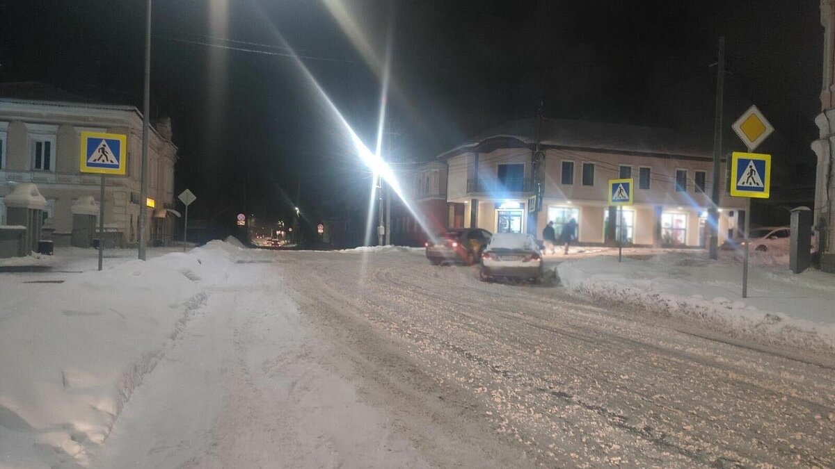     В Воткинске водитель наехал на 12-летнюю девочку, аналогичная авария случилась в другой день в Сарапуле.