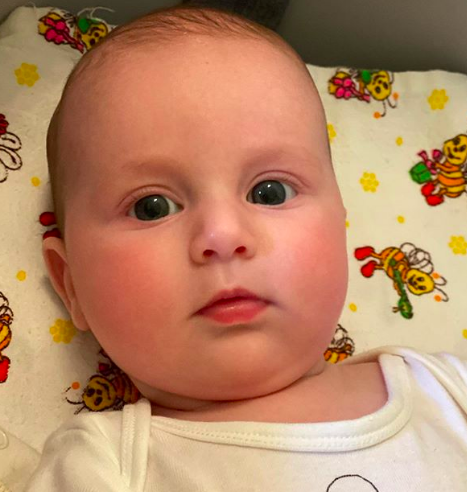 Сегодня день рождения моей замечательной крошки - любимой дочери Евгении Игоревны Малашенко. Три месяца. 5800 вес. Почти шесть кило ума, красоты и нежности. Жаль, что карантин, иначе бы вся родня собралась ее чествовать.