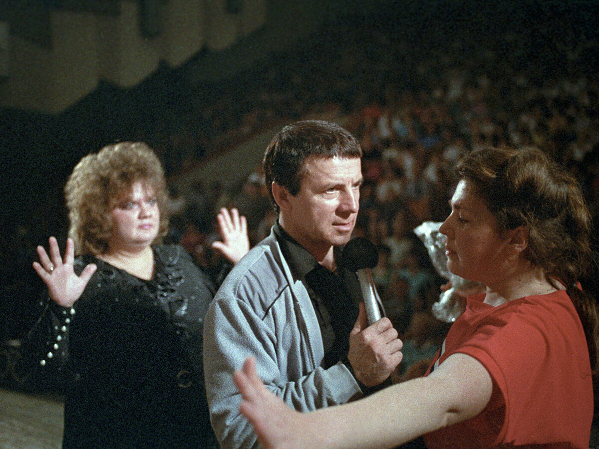 "Сеансы здоровья" Анатолия Кашпировского пользовались огромной популярностью у многих советских людей