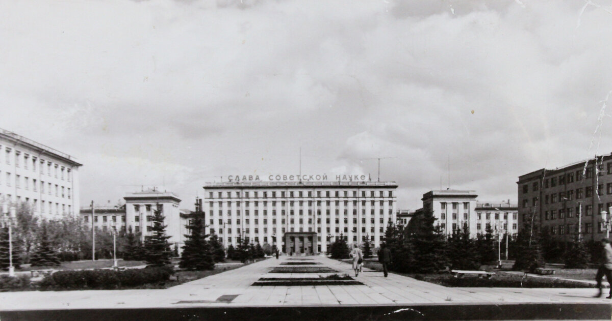 Так выглядел главный корпус ЧПИ (ЮУрГУ) в  советское время.