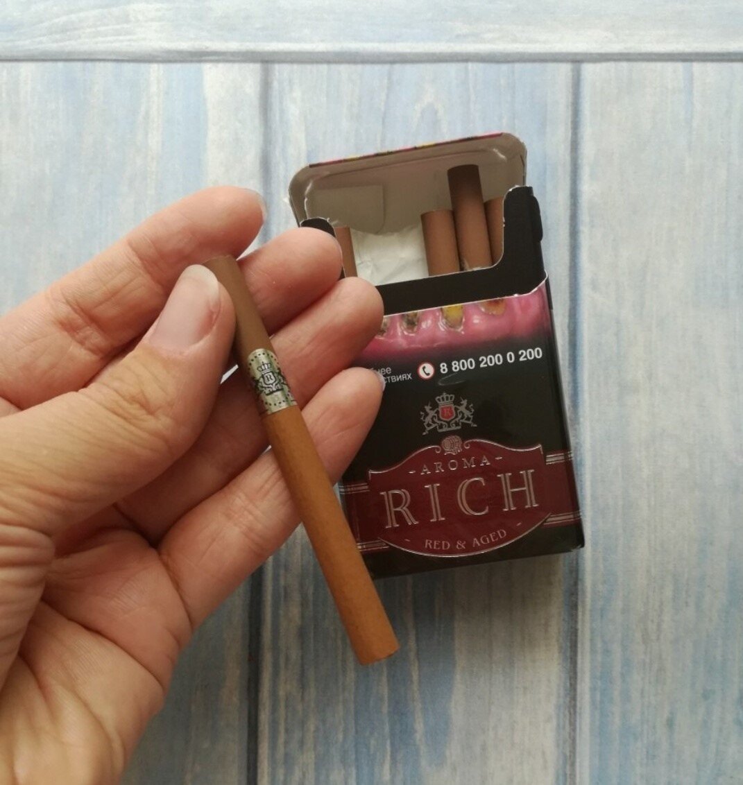 Коричневые сигареты. Aroma Rich сигареты. Сигареты Арома Рич шоколад. Сигареты Рич вишня тонкие. Капитан Блэк и Арома Рич.