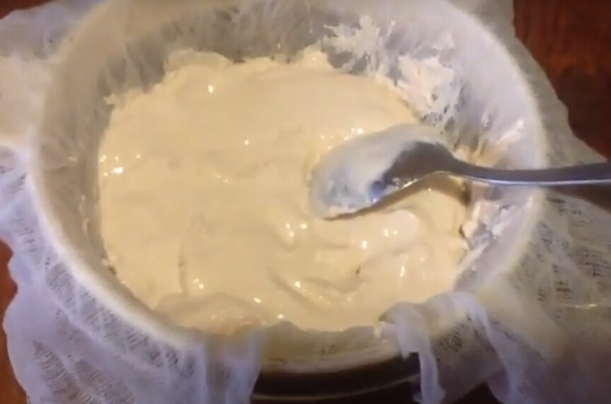 Ряженка стала густой.