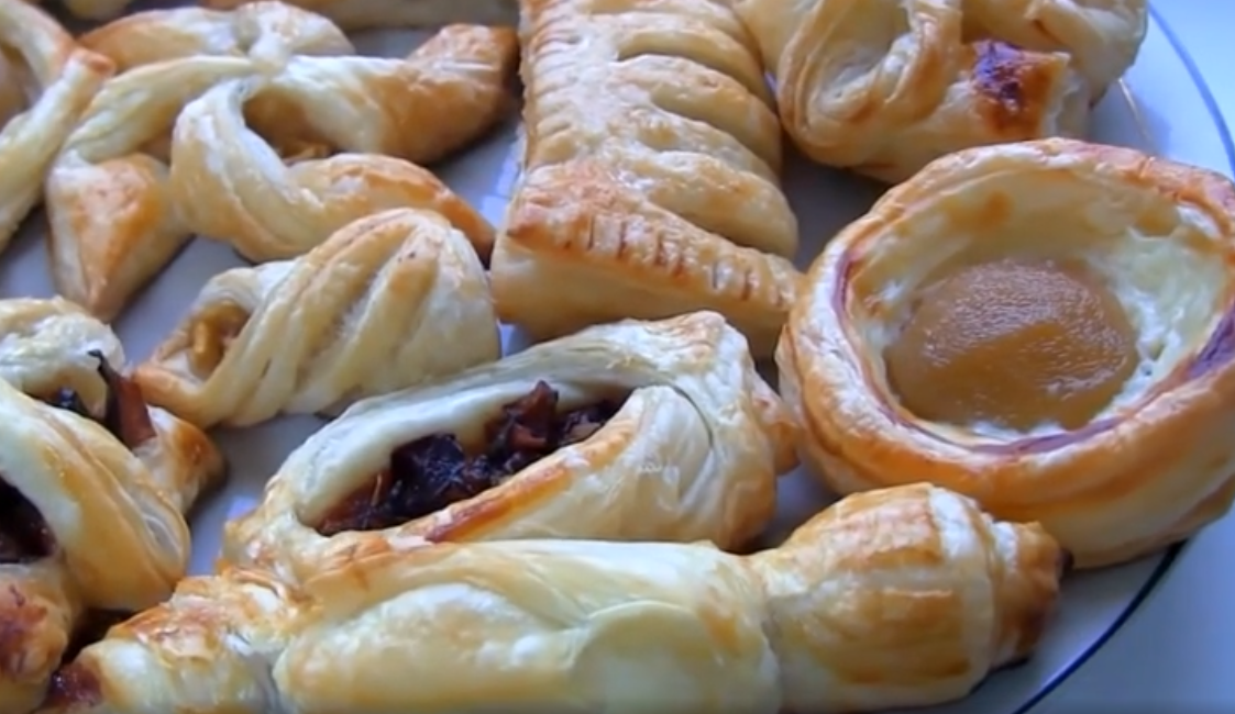 Из слоеного теста можно делать сладкую и соленую выпечку