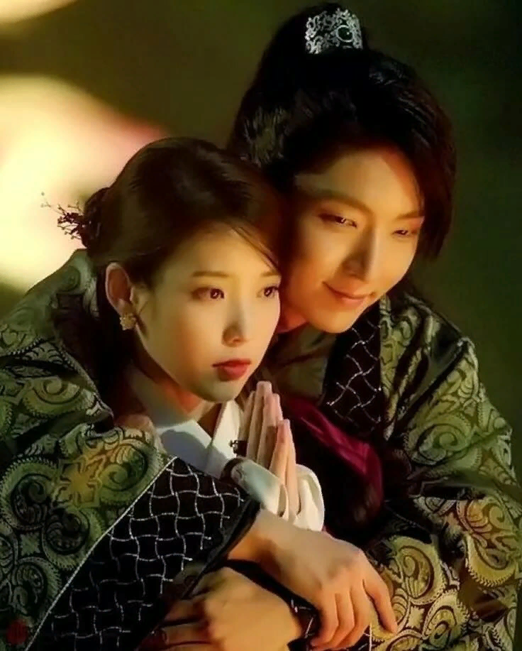 Когда Корё только было образовано, король Тхэджо, создавший для себя великую славу, должен был выбрать преемника. У мужчины было семнадцать сыновей, старший из которых Ван Му – должен был стать будущим императором. Неприятели стремились убить его, чтобы посадить на престол более сговорчивого короля. Третий сын Ван Ё – амбициозный парень, привыкший использовать обман для достижения власти. Он был готов убить родного брата, чтобы стать наследником. Четвёртый сын Ван Со был отправлен родителями во вражескую страну в качестве гаранта мирного договора. Официально его усыновил тот род, однако родные родители – король и королева Корё считали юношу чужим, ненужным и бесполезным. Пока он выполнял роль заложника, его молча терпели, но совершенно не заботились о нём. Парень вырос сильным, научился мастерски управляться мечом. В Корё его считали диким зверем, способным на жестокие убийства.