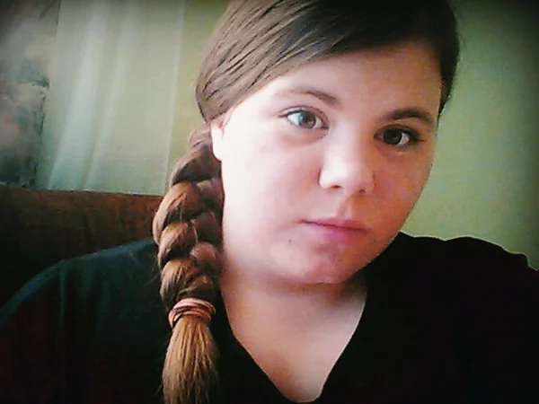 Несмотря  на свои комплексы, Алина очень нравилась себе, научившись делать фотошоп в ВК