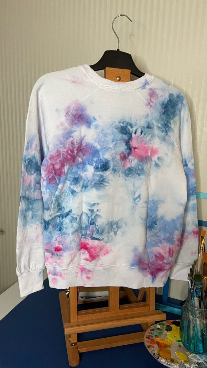 Та самая кофта, которую захотелось купить у художницы по ткани. Согласитесь магические разводы? А главное неповторимые...