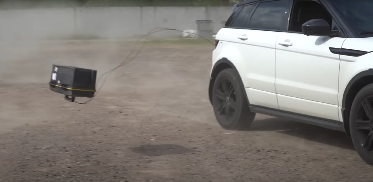 Ящик Stanley Fatmax догоняет Range Rover