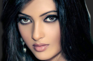 яндекс фото.Я не смогла сделать фото, и искала похожую девушку в интернете.