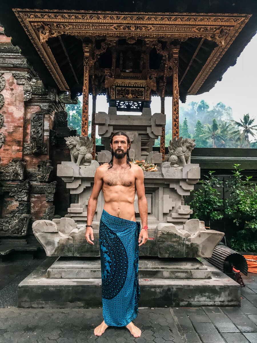 Я был на Бали 2 месяца, и там не было холодно ни разу. Но в этот день вечером после ритуала я слегка озяб.