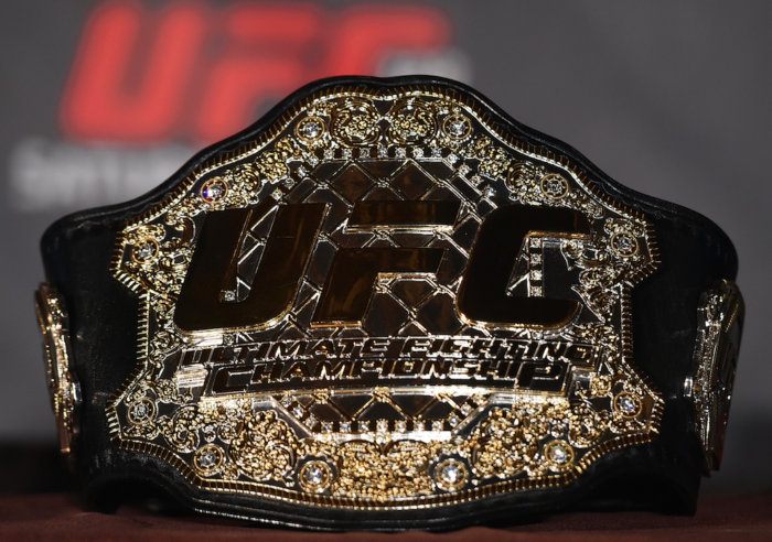  Чемпионские пояса UFC Предыдущая версия пояса UFC Чемпионский пояс Олега Тактарова, полученный в 1993 году.-2