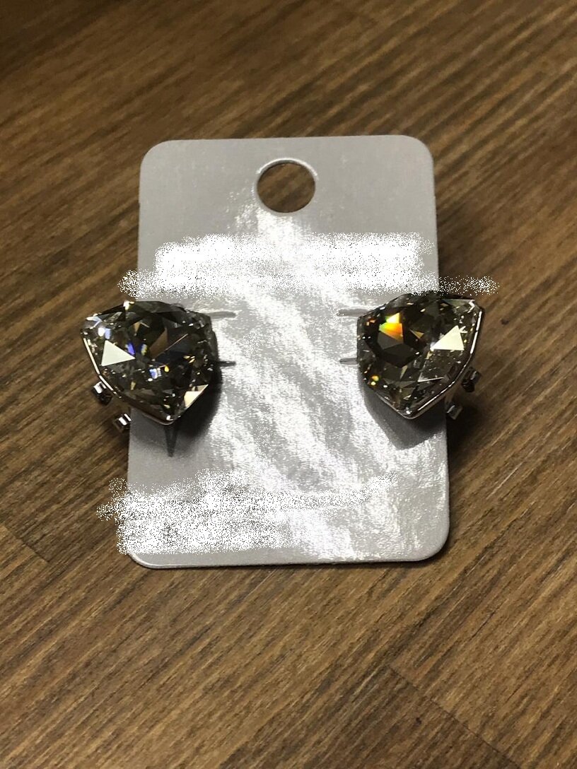 Серьги из магазина.