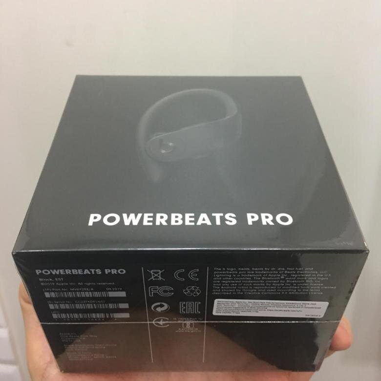 Коробка выглядит внушительно