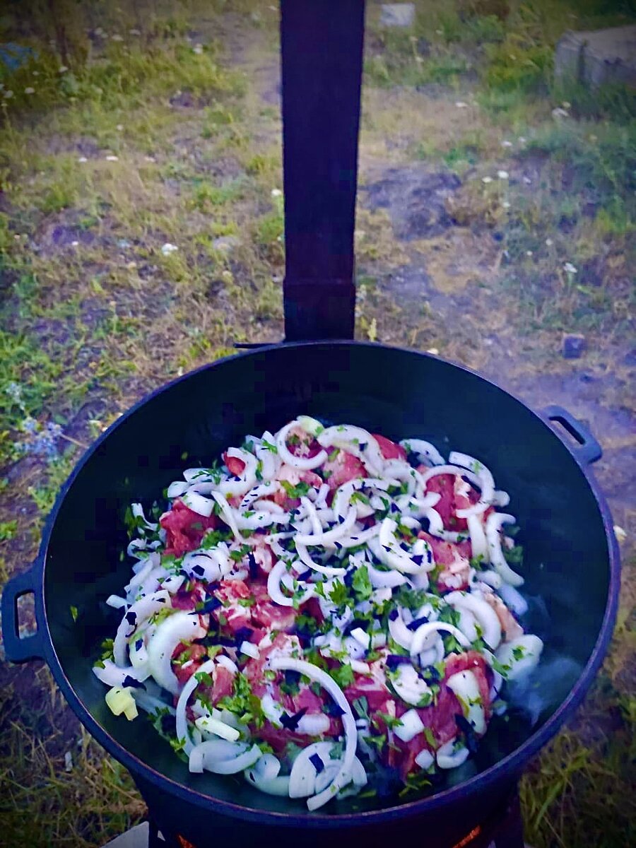 Блюда в казане на костре