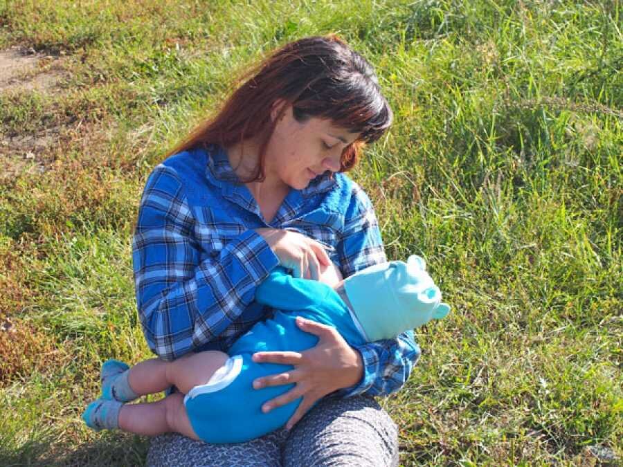 Близкий тактильный контакт — ещё один плюс грудного вскармливания 
Фото: Юлия Сизых, «Хакасия»