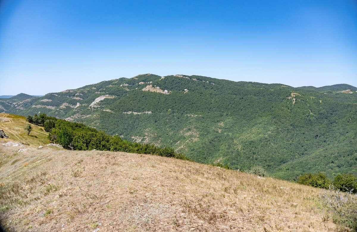 2. Вершины Сори и Емула-кая, покорённые спустя двое суток.