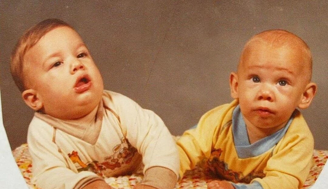 Майкл и Эштон Кутчеры в детстве. Фото из открытых источников