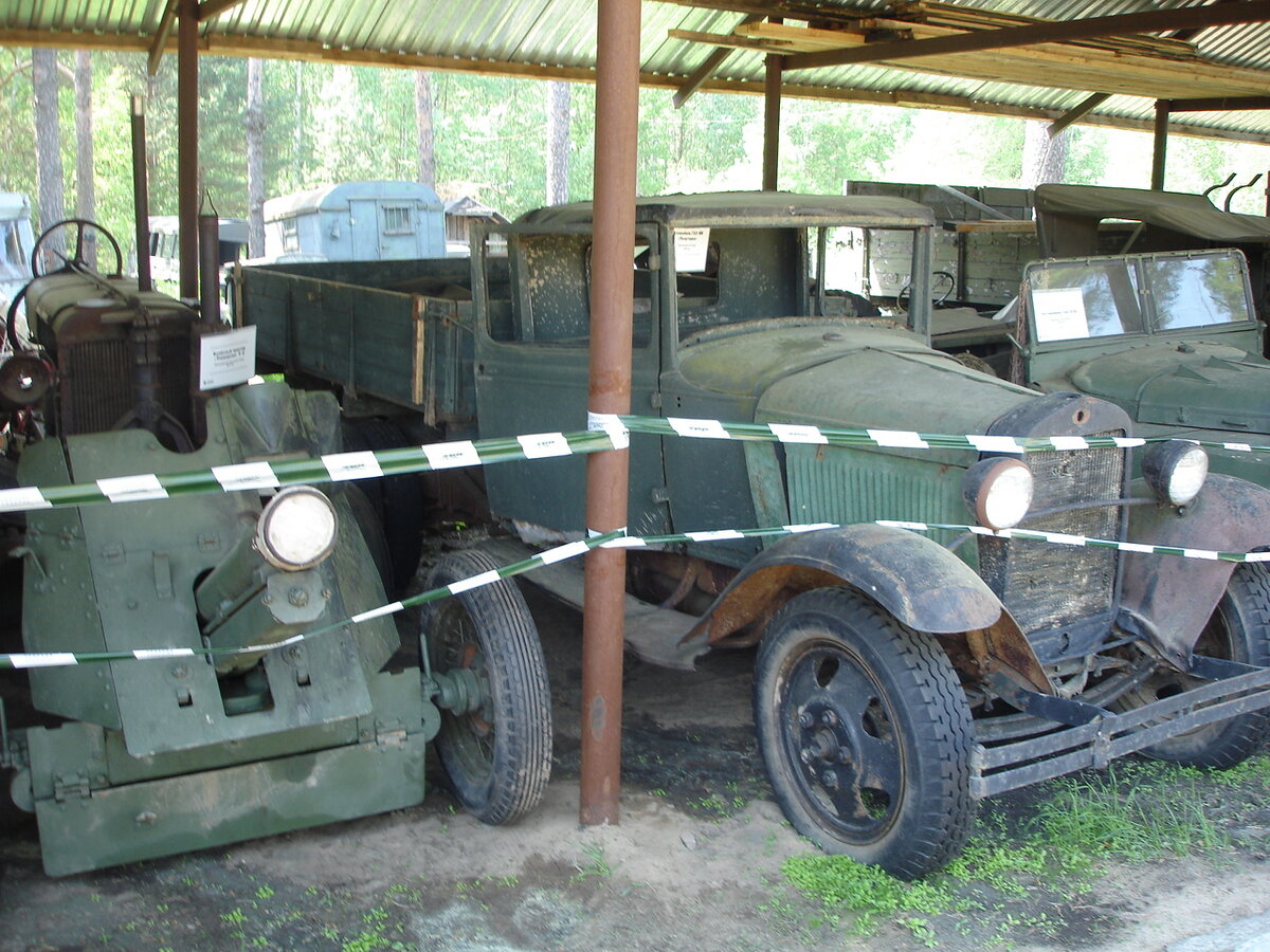 Техника времен Великой Отечественной войны возле Переславского музея, фото автора