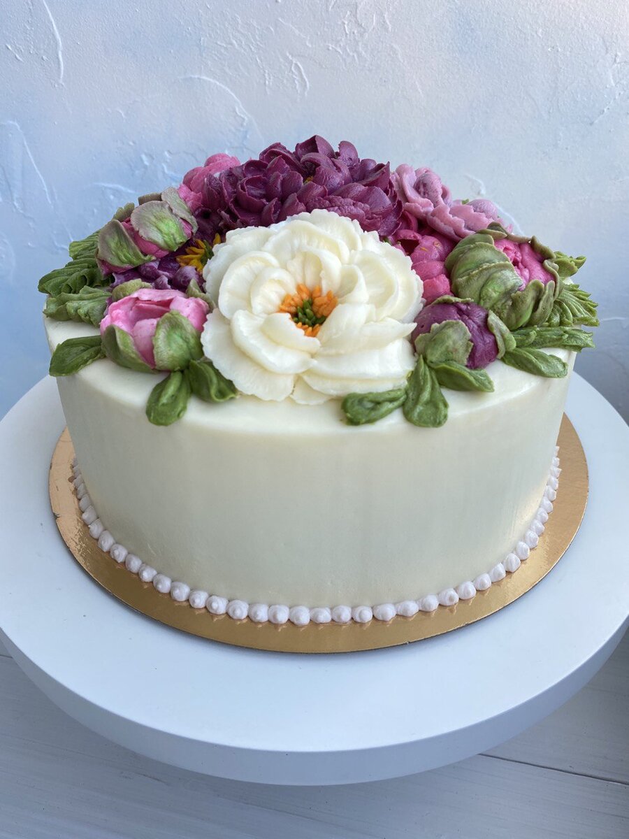 Цветочная композиция из крема