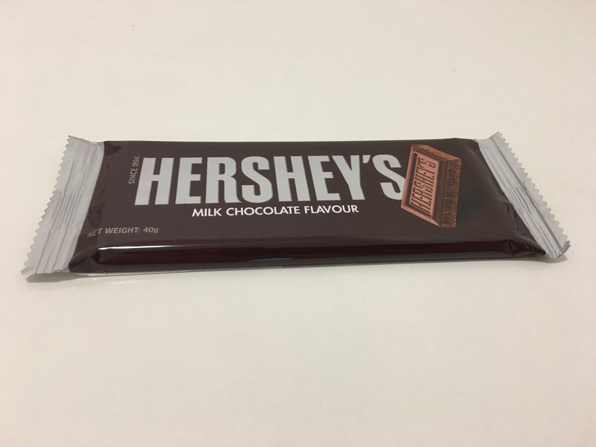 Шоколад hersheys купить. Шоколадки ХЕРШИС. Hersheys шоколад. Батончики Hershey's. Шоколад Hershey's Горький.