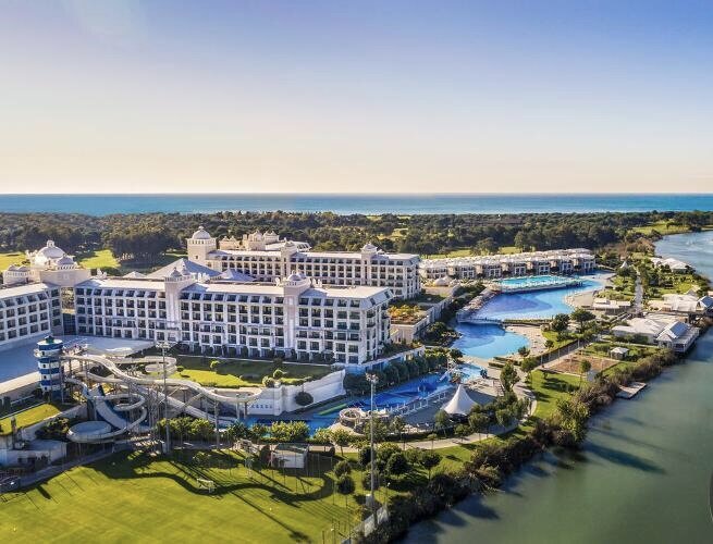 Titanic deluxe resort