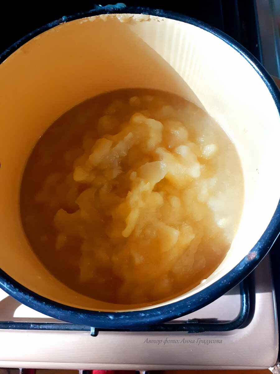 получилось 700 грамм яблочного пюре - неплохо