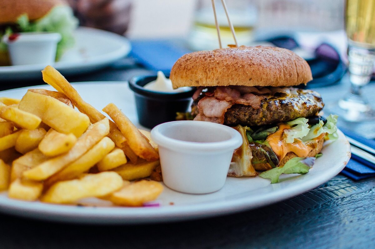 Вспомните ощущения после поедания бургера и поймёте какую еду не надо есть