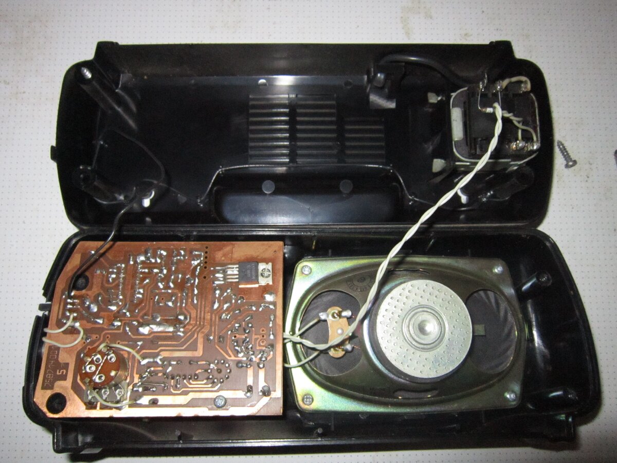 Снял заднюю крышку.