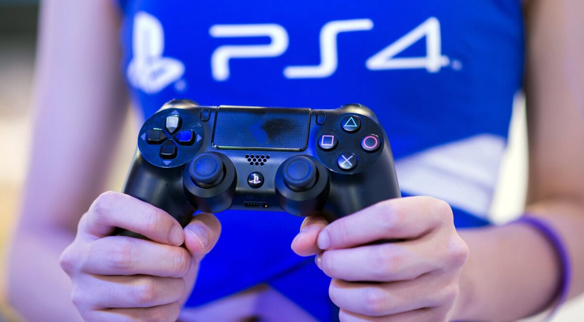 Поиграть в пс. Sony PLAYSTATION 4 Видеоигры. Сони плейстейшен 4 2019 года. Игровая приставка в руках. PLAYSTATION games ps4.