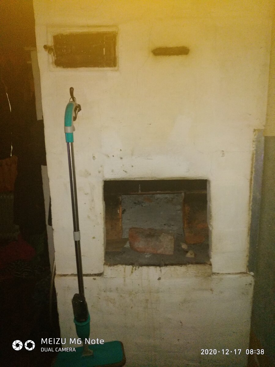 Печка в нашем доме старенькая очень,греет очень хорошо,жарко между прочим...