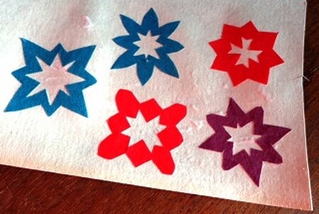 снежинки приклеены