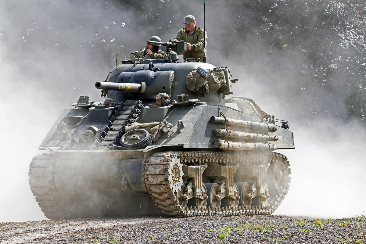 Средний танк Sherman M4A3 (76) W от компании Meng. 