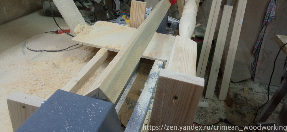 Спереди закреплена балясина - шаблон