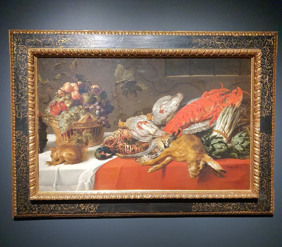 Франс Снейдерс. "Натюрморт с лобстером, битой дичью, корзиной для фруктов и белкой"
