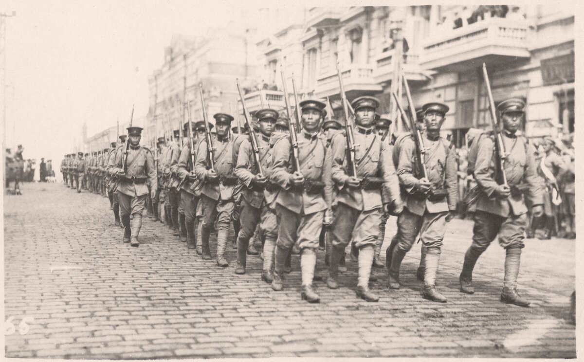 А это — реальная фотография. Владивосток, 1918 год.