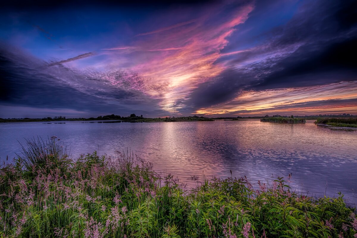 Источник картинки https://s1.1zoom.ru/big3/476/Scenery_Sunrises_and_491599.jpg