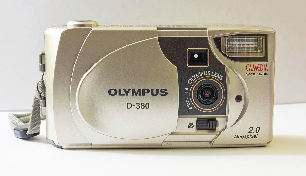 Olympus Camedia D-380 (она же C-120 на нашем рынке)