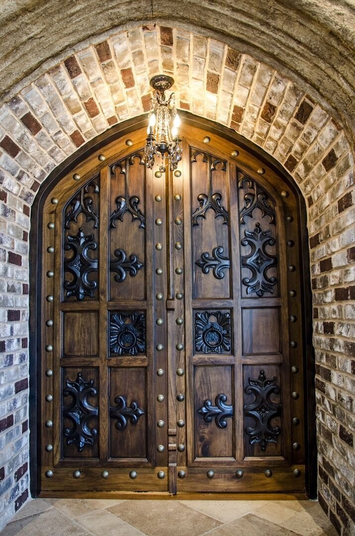 Сказочная дверь. Старинные ворота. Старинные двери в замках. Красивые старинные двери. Открытые красивые двери
