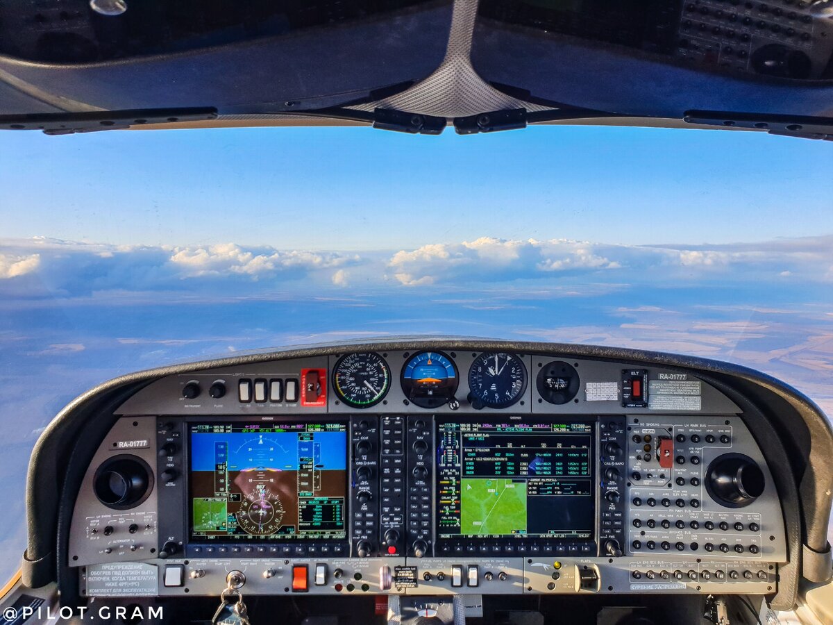 Кабина одного из выпускных типов ВС в лётных училищах ГА – Diamond DA42NG