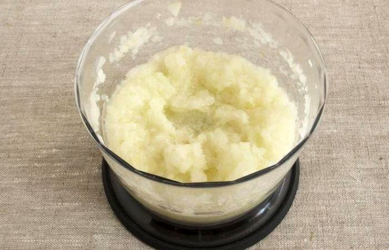 чем меньше частицы лука в получившейся массе - тем лучше