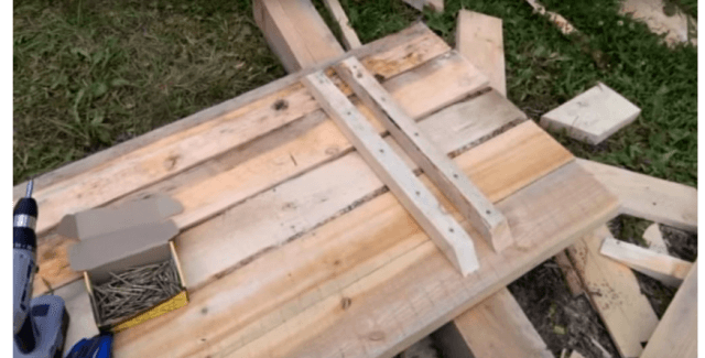 Как сделать удобный и прочный стол для дачи из дерева, камня, металла и подручных материалов