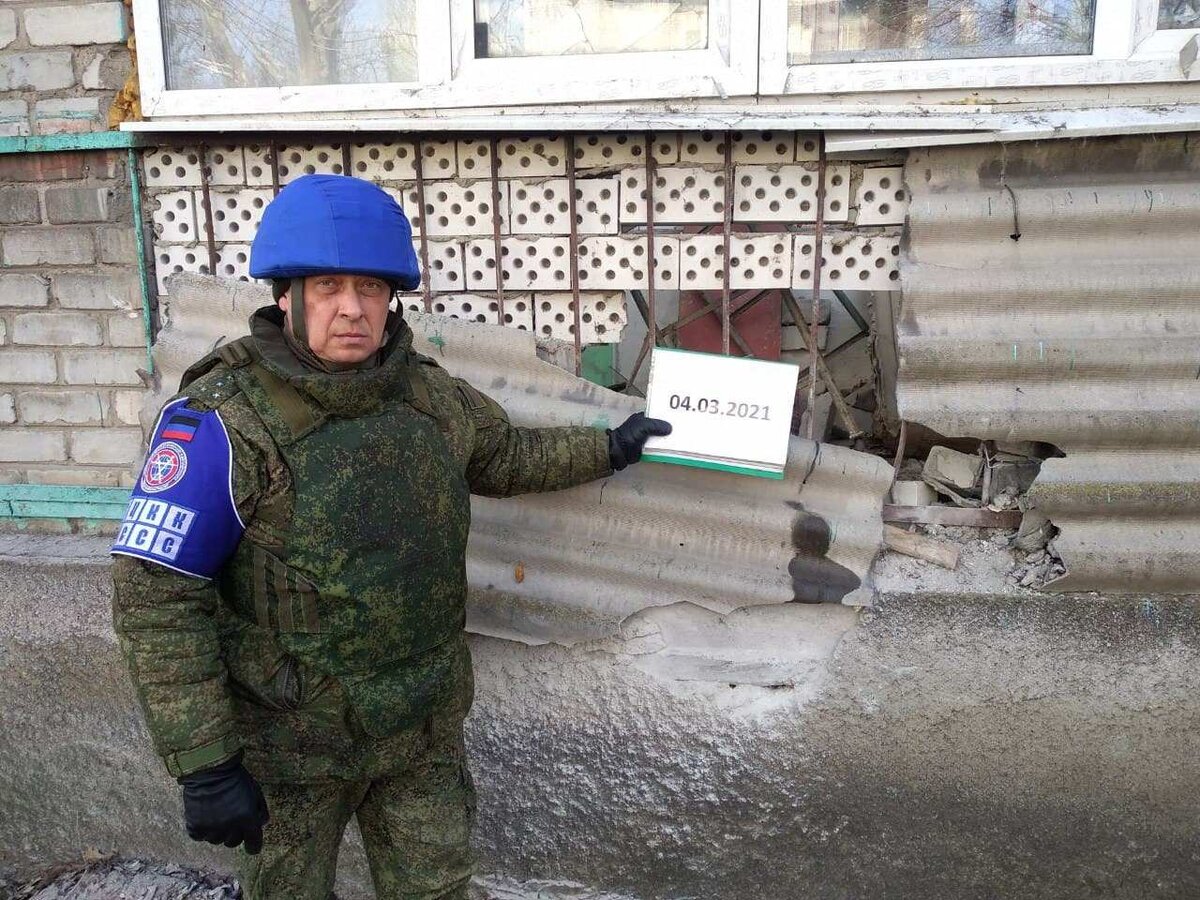 По уточненной информации, зафиксированные повреждения образовались в результате разрыва боеприпаса, выпущенного с позиций ВСУ в районе н. п. Опытное из реактивной установки 9П-132 Град-П “Партизан”